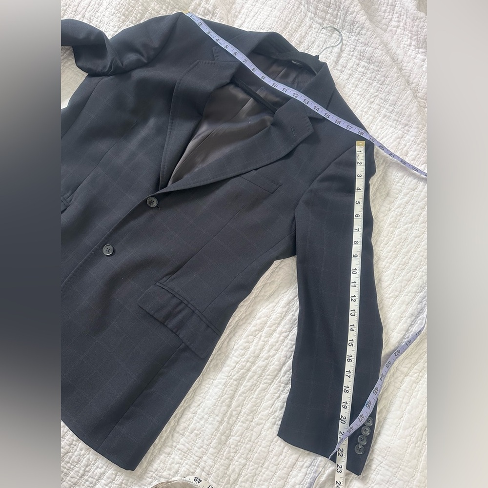 Dolce & Gabbana 100% Virgin Wool Designer Suit | Subtle Checkered Pattern - Picture 13 of 17